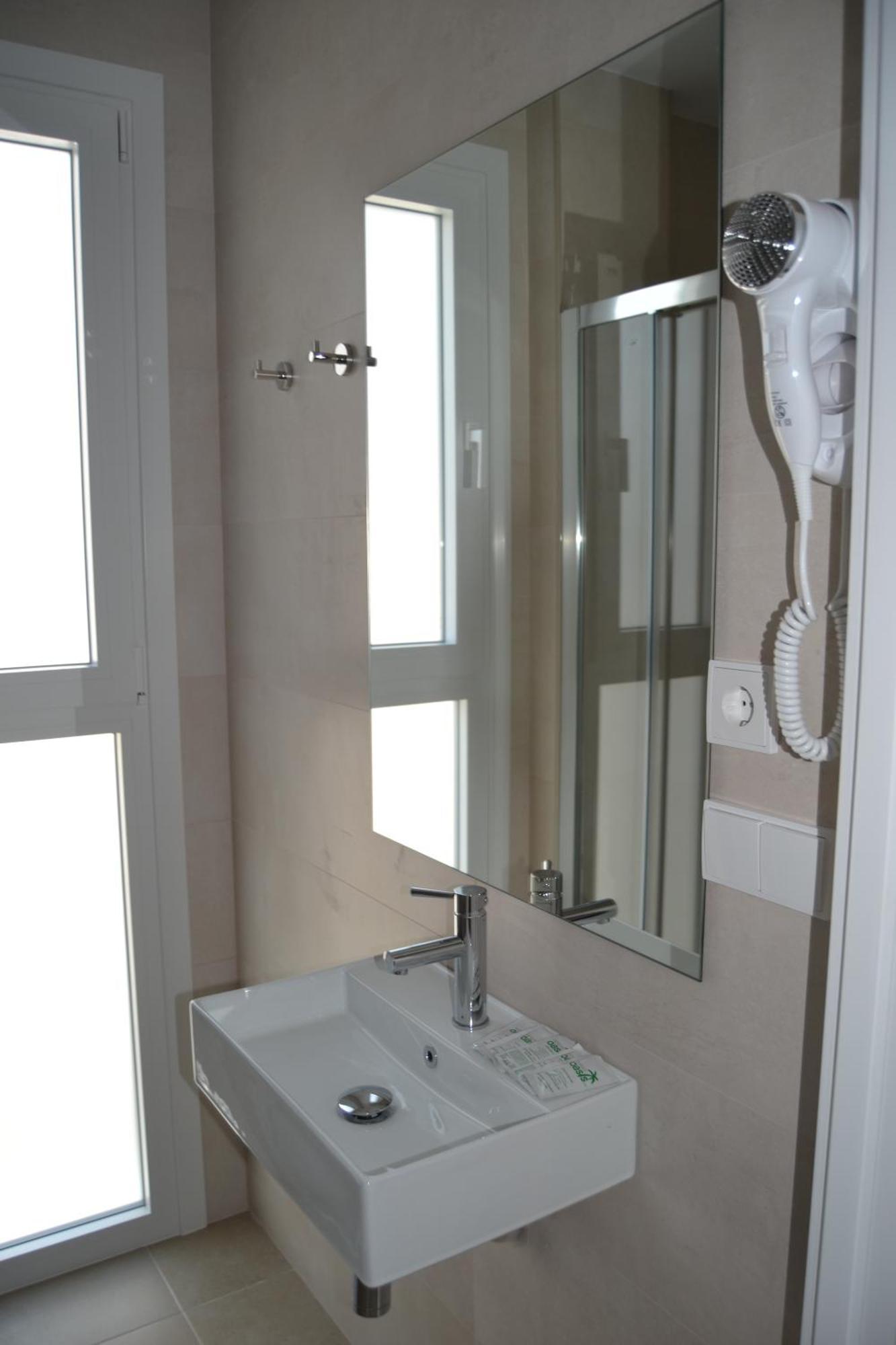 קוניל דה לה פרונטרה Hotel Oasis מראה חיצוני תמונה